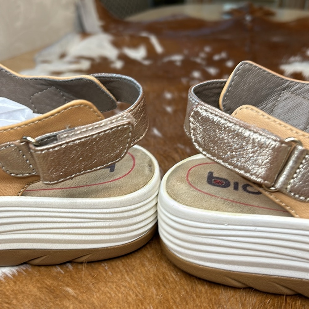 Bionica Yolanda Leather Sandal (8M) - Picture 10 of 11